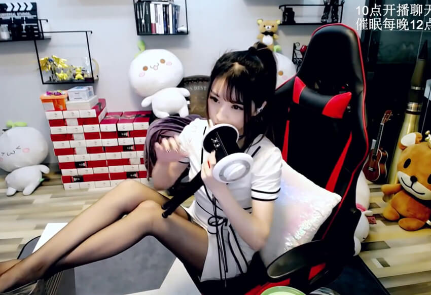 斗鱼主播露娜睡前舔耳 zhainantube.cn