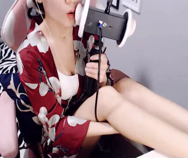 美腿小姐姐舔耳@西格杏ASMR飞机礼包