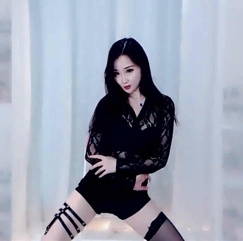 熊猫小小尤娜 性感短裤@zhainantube.vip