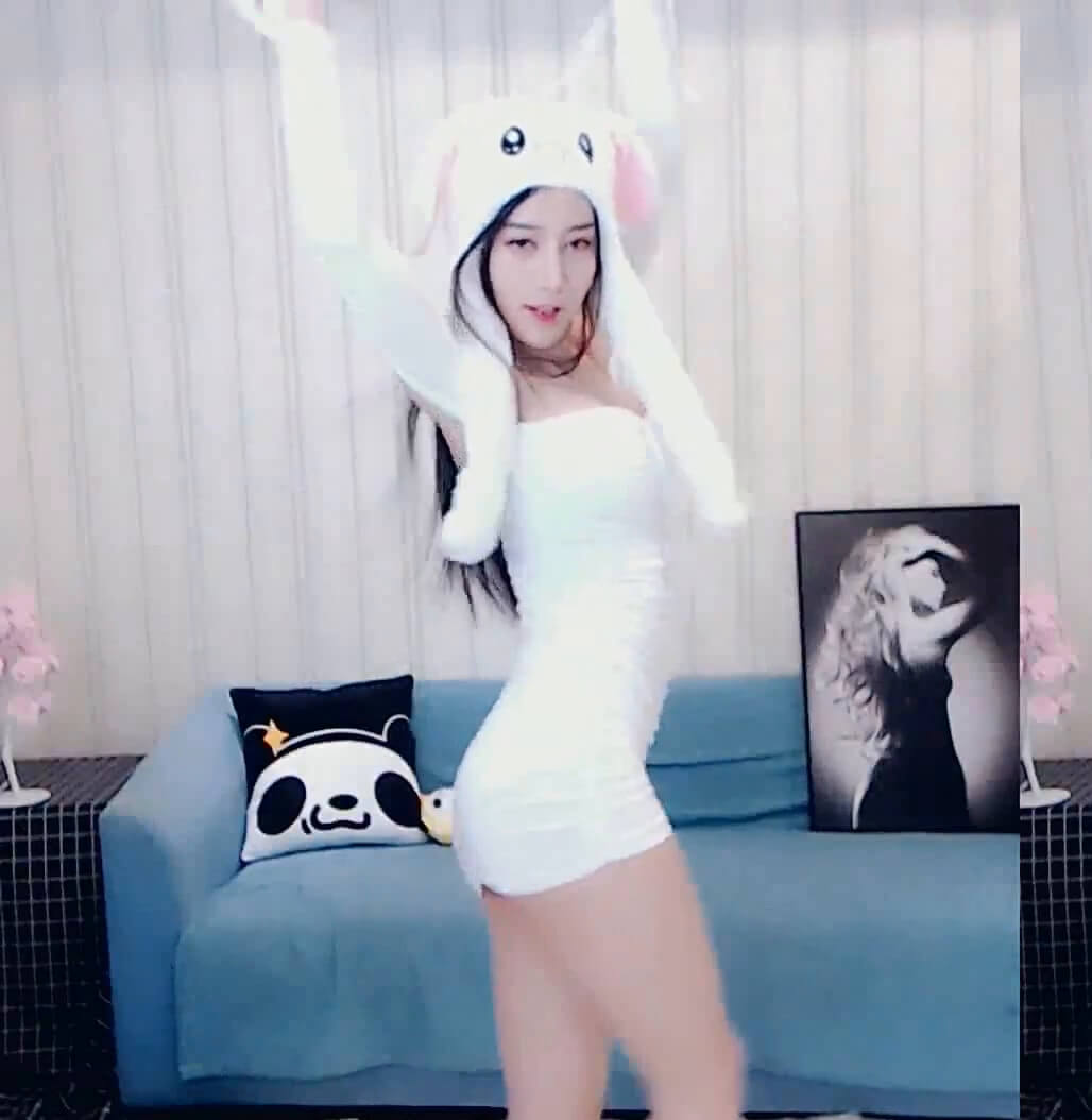 熊猫mua车车酱  白色紧身短裙  @zhainantube