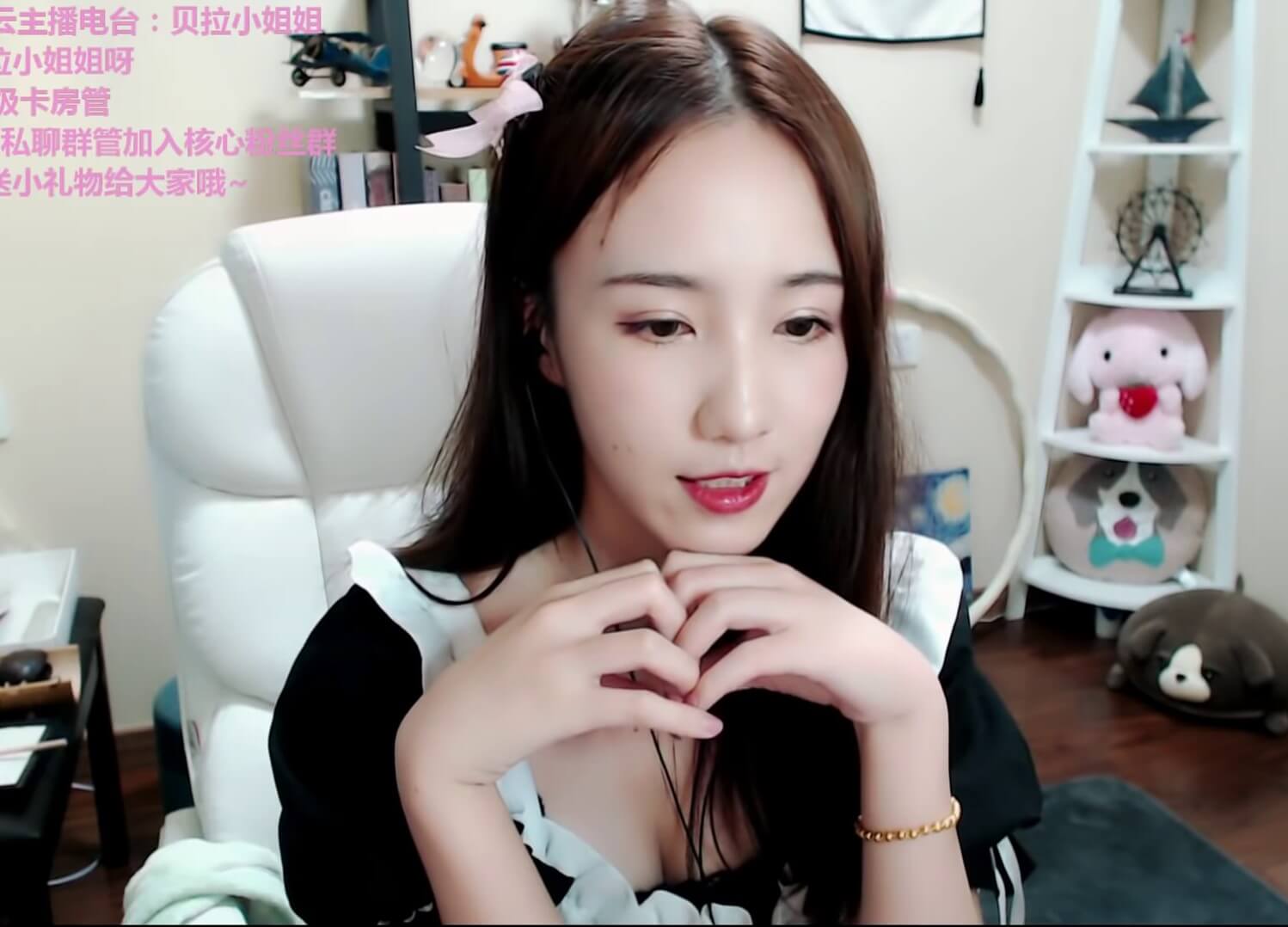 可爱贝拉小姐姐给你掏耳朵~