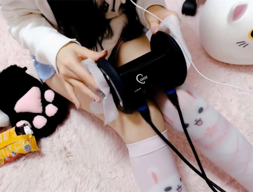 【Aki秋水ASMR】邻家小妹的超爽按摩~白丝腿控足控福利！