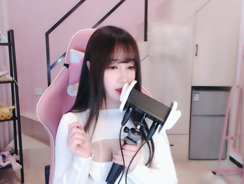 尤猫睡不醒ASMR 飞机礼包 开胸毛衣