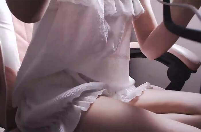 【Aki秋水ASMR】穿着家居服给你做按摩~VR女友视角!结尾惯例彩蛋