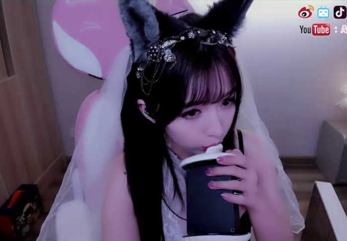 🌛小女巫露娜ASMR助眠/舔耳/强烈的口腔音