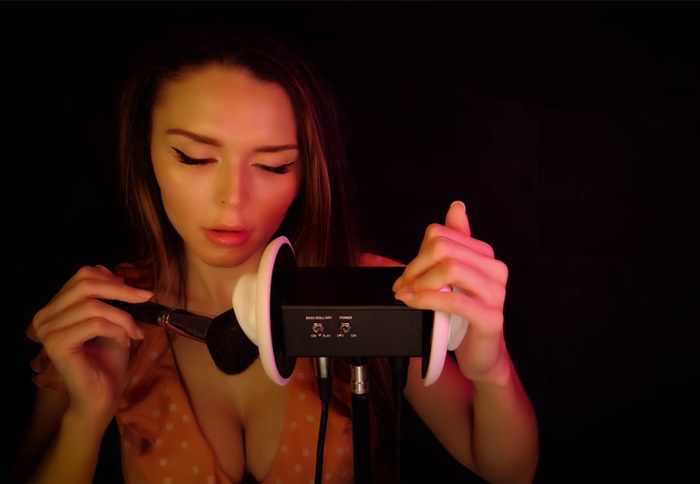 轻柔的耳刷帮助你入睡