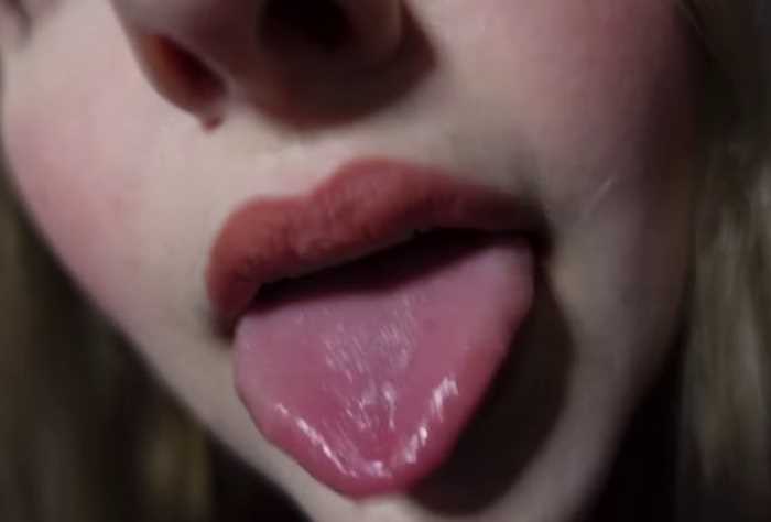 女朋友近距离热吻 吹气+舔镜片