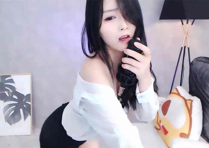 虎牙小岩各种表演 我给满分