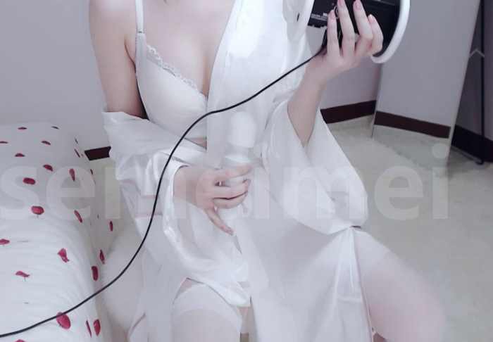 斗鱼 学妹enen 睡觉之前用振动模式哦