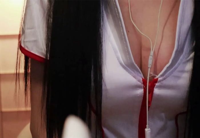 眼科医生到家就诊 婉儿别闹