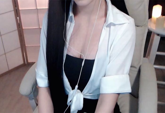 给弟弟舔耳掏耳 婉儿别闹ASMR