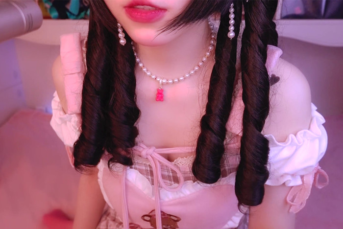 穿粉粉的丝袜躺下求抱抱 小羊喵ASMR