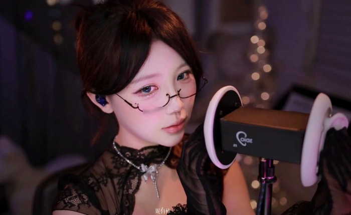 妮有柿ASMR 黑色蕾丝手套摩擦耳朵