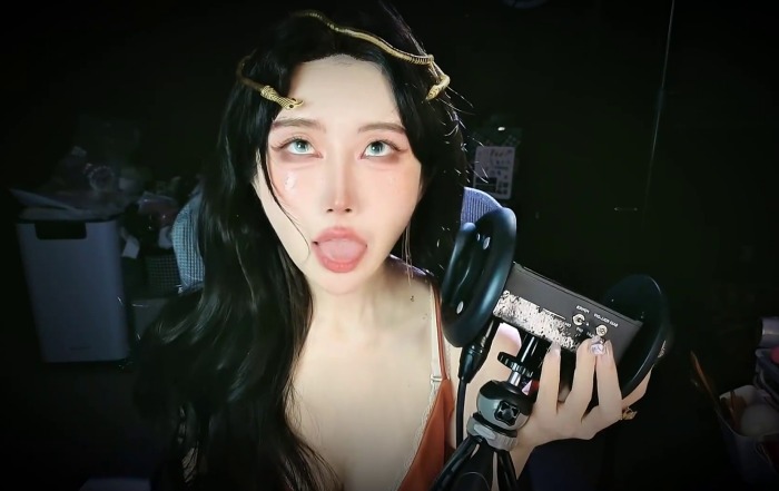 异域风情蛇女の孔雀鱼近距离怼脸 Aki秋水