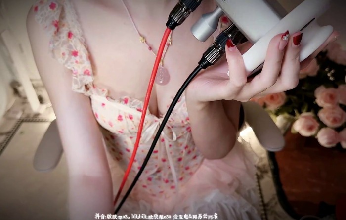 啵啵梨ASMR 视觉舔耳朵